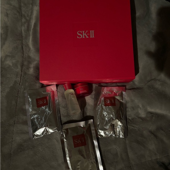 Red and Silver Skincare Mask Set - Picture 1 of 11